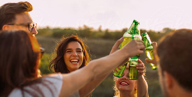 Friends drinking beer