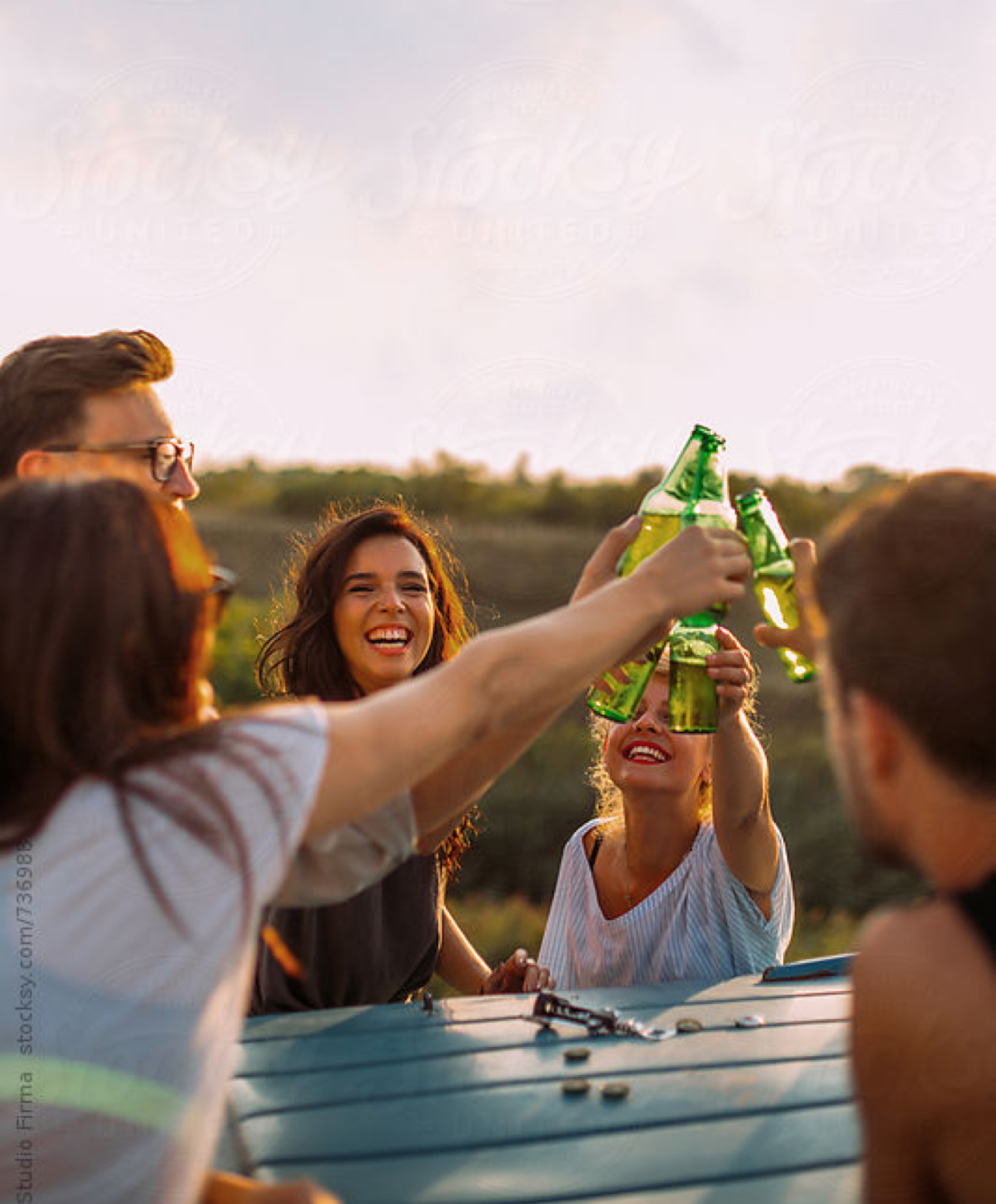 Friends drinking beer